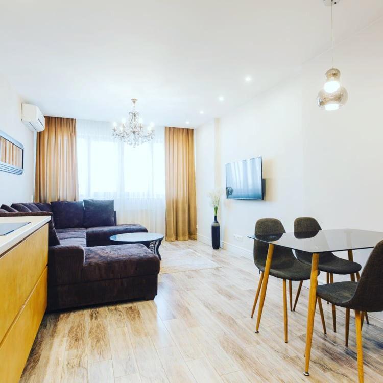 Vip 2 Rooms 75M2 Center Of Obolon Near River Side Kiev Esterno foto